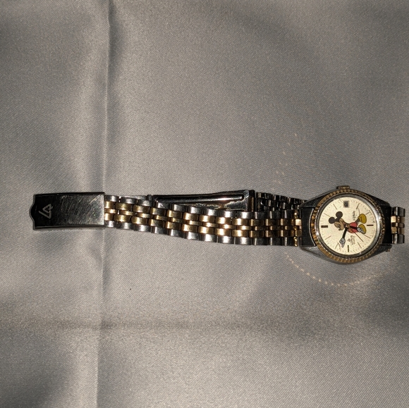 Vintage Lorus Disney Mikey Mouse watch - Picture 12 of 15